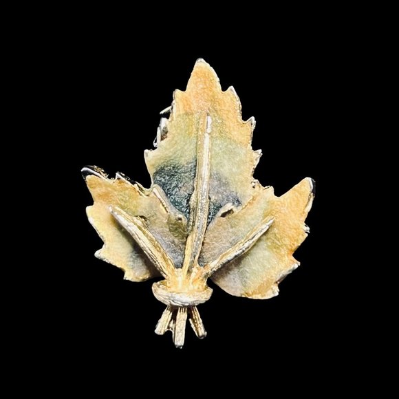 Vintage BSK Gold Tone And Green Maple Leaf Clip On Earrings (5056) - Picture 2 of 7